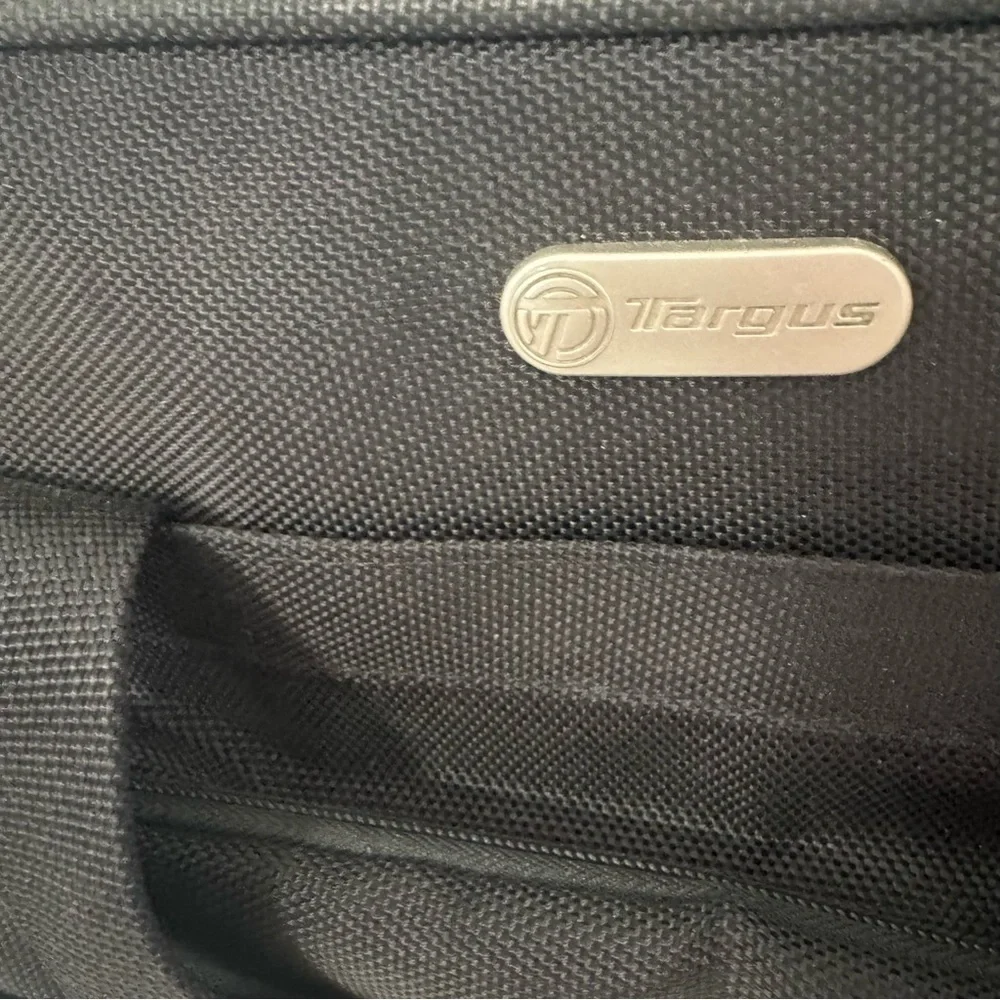 Targus Corporate Traveler Black Professional Laptop Briefcase Shoulder Strap EUC